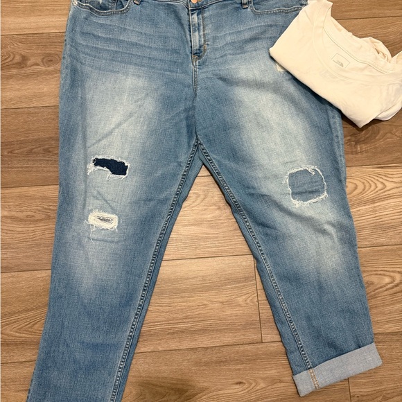 The North Face Cream T-Shirt and Blue Jeans - Picture 4 of 4